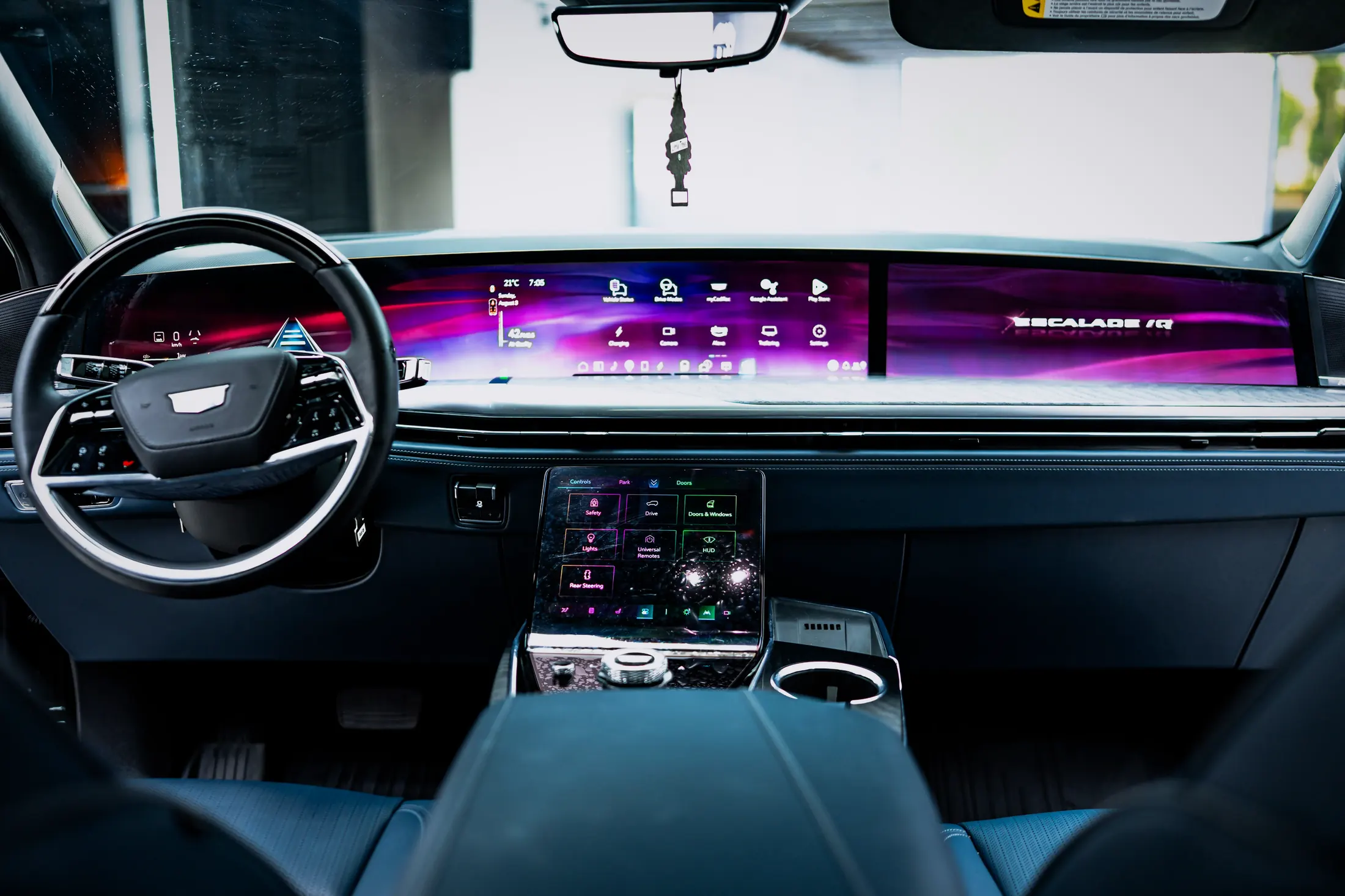 Cadillac Escalade IQ detail: interior and cabin